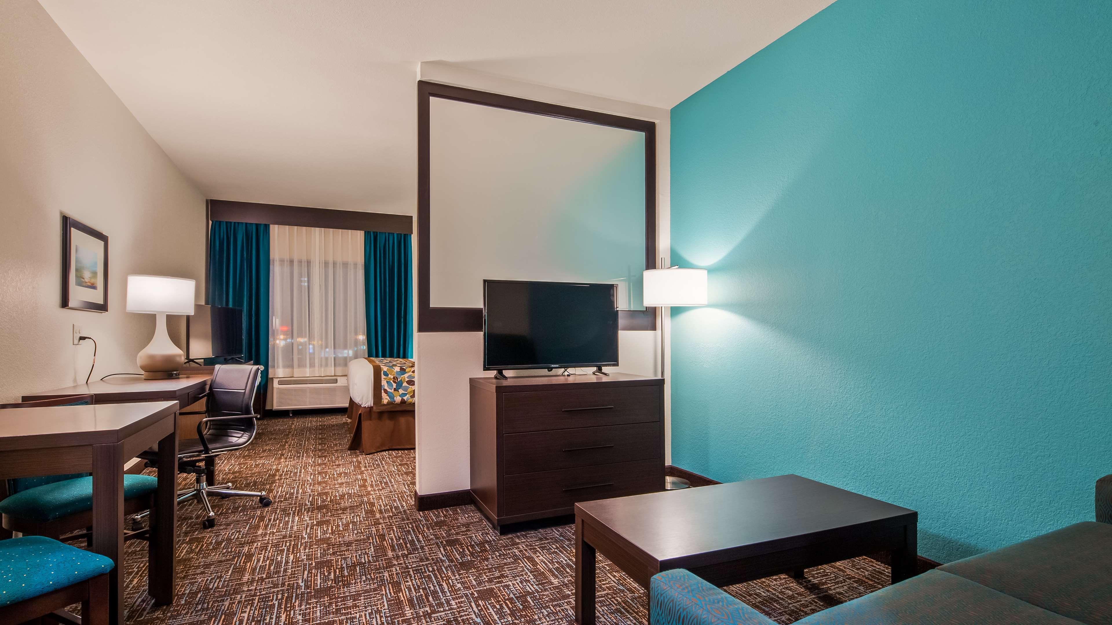 Best Western Plus/Executive Residency Elk City Exterior photo