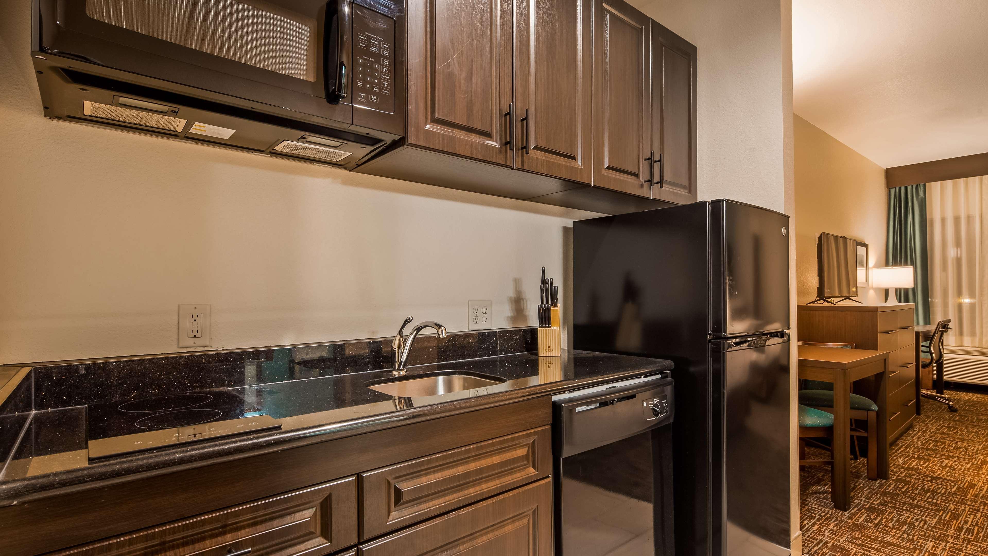 Best Western Plus/Executive Residency Elk City Exterior photo