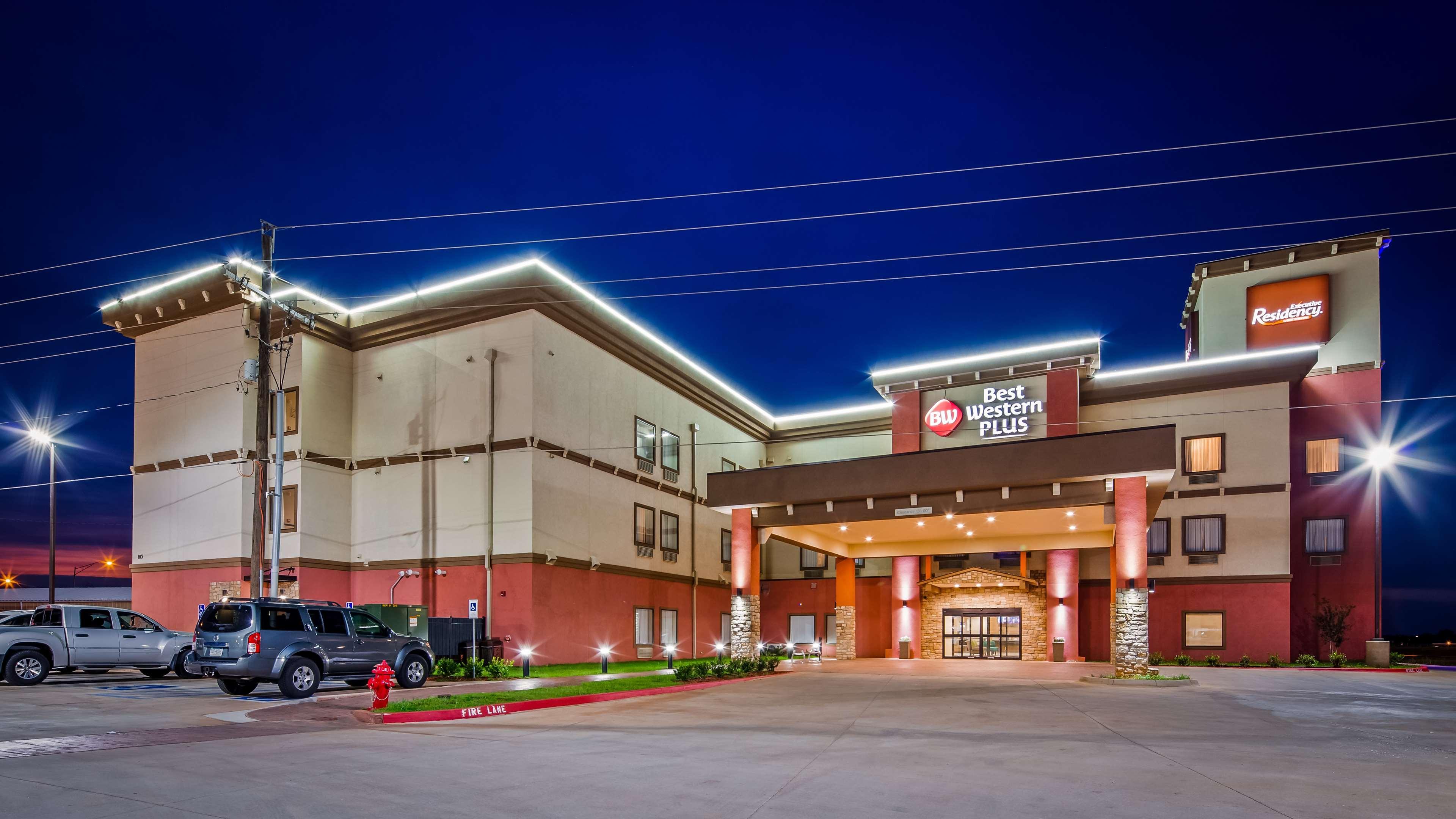 Best Western Plus/Executive Residency Elk City Exterior photo